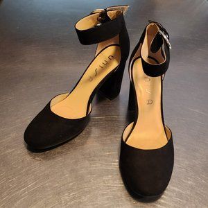 Unisa Black Unkrizo Faux Suede Round Toe Pumps | Size 9.5